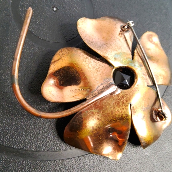 Antique handmade copper brooch with glass center - Picture 4 of 8